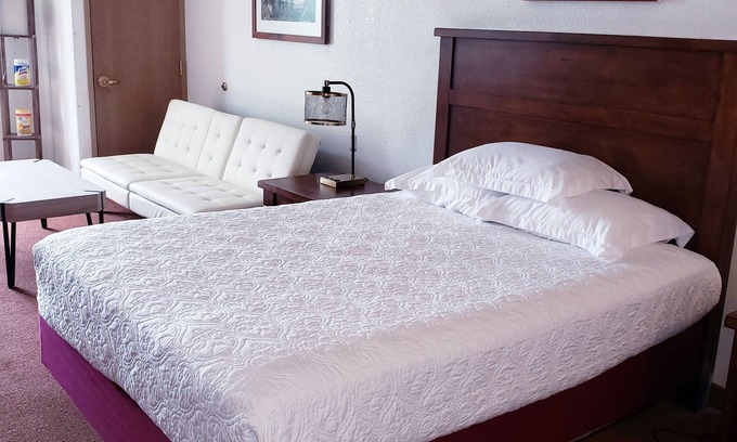 Wisconsin Dells Resort | 1-bedroom guestroom in a resort - short walk to Chula Vista Waterparks