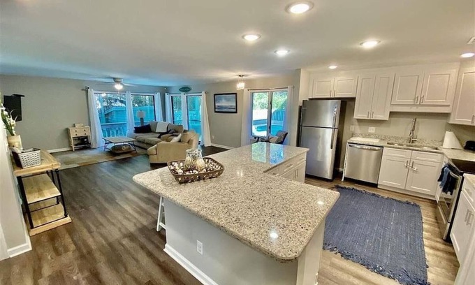 Myrtle Beach Condo | 1 Block from Beach, Updated First Floor 1200sqft Condo 2bd 2ba - Pets Welcome