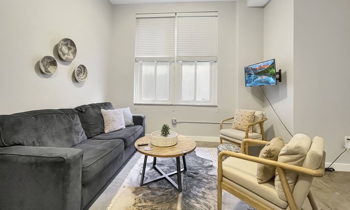 Downtown Des Moines Apartment | 1 BR - 8 min walk to Court Ave District Downtown