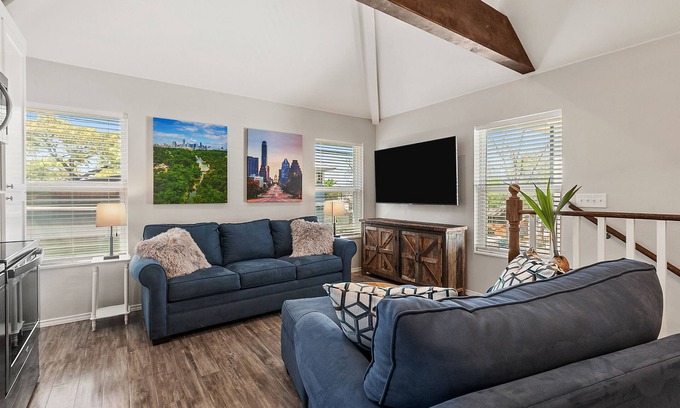 Bouldin Condo | 1 BR condo in HEART of SOCO! 1 block to action!
