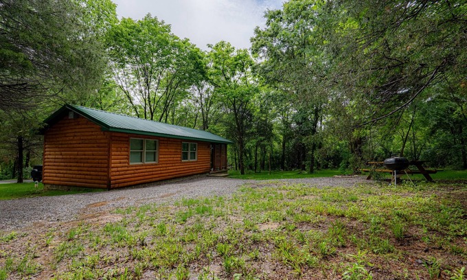 Equality Cabin | 1 BR Hot Tub Cabin- Closest Cabins to Garden of the Gods-Shawnee National Forest