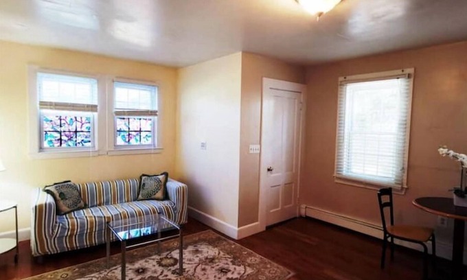 Framingham House | 1 BR unit, private entrance and bathroom, free parking, walk to FSU