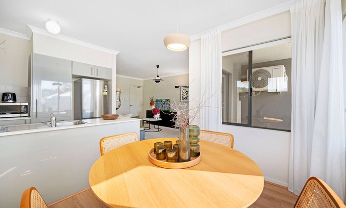 Beckenham Apartment | 1 BRD Near Everything in Beckenham