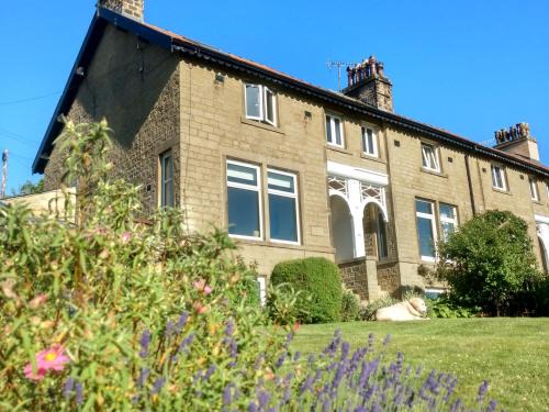 Grassington House | 1 Bridge End & Garden
