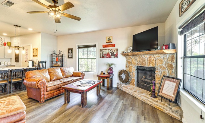 Palo Pinto County Cabin | 1 Mi to Lake: Pet-Friendly Cabin in Strawn