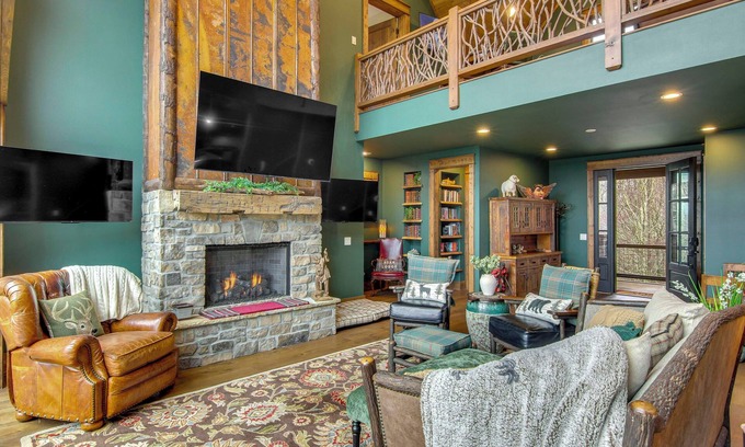 Glenville House | 1 Mi to Panthertown Valley: Mountain Lodge w/Deck