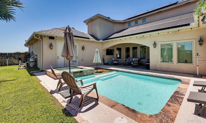 Edinburg House | 1 Mi to Vackar Stadium: Roomy Retreat w/Pool.