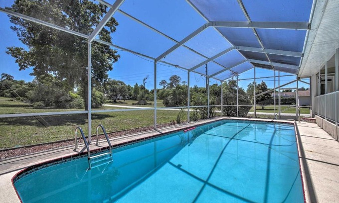 Spring Hill House | 1 Mi to Weeki Wachee Home with Pool in Spring Hill