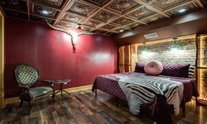 Downtown Nashville Apartment | 1-OF-A-KIND! Downtown Speakeasy-Style 2-Bedroom!