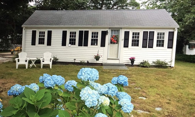 West Yarmouth House | 1 summerweeks left Aug 23-30 near Seagull Beach, short walk to restaurant, shops