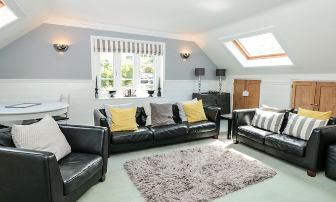 Dartmouth Cottage | 1 The Old Coach House, DARTMOUTH