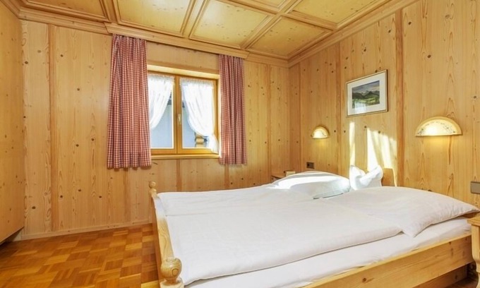 Reit im Winkl Apartment | (1) Vier-Raum-Ferienwohnung "Anzengruber-Stube" 65qm