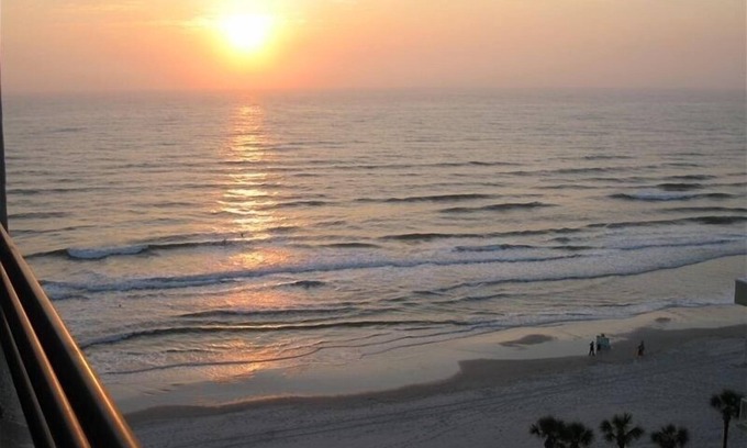 Daytona Beach Shores Condo | 10/10 EXCEPTIONAL!-164 REVIEWS-DAYTONA BEACH-2BD/2BA-RENOVATED-WELL STOCKED