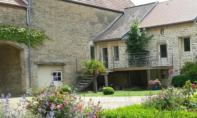 Chaux Bed & Breakfast | 10 Côté Cour