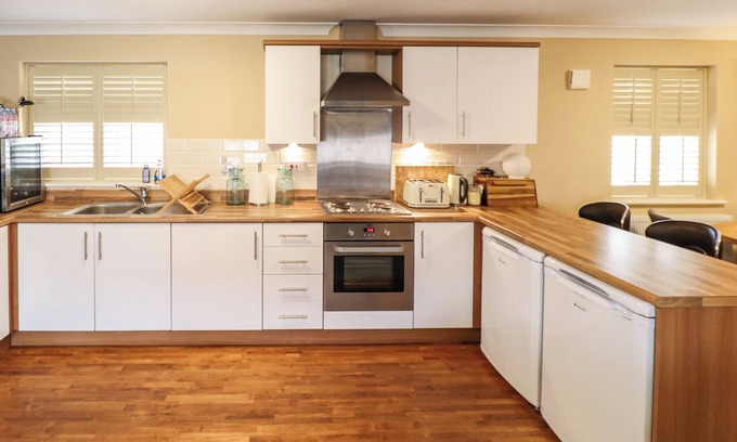 Grimsby House | 10 MELLOR WAY, pet friendly, character holiday cottage in New Waltham