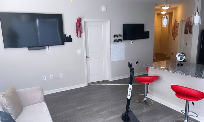 College Park Apartment | 10 min away from airport.