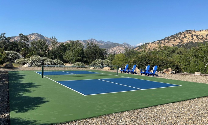 Three Rivers House | 10 min to Sequoia - Stunning 3 bdrm2bth w/PICKLEBALL COURT riverside!