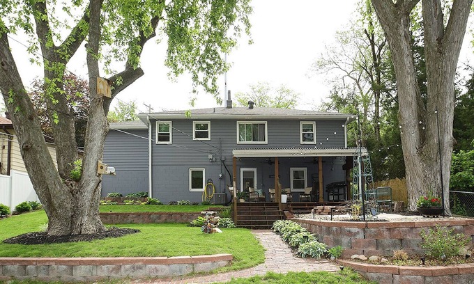 South Central Omaha House | 10 Minutes from downtown, minutes UNMC, Aksarben, Blackstone and Dundee/grill