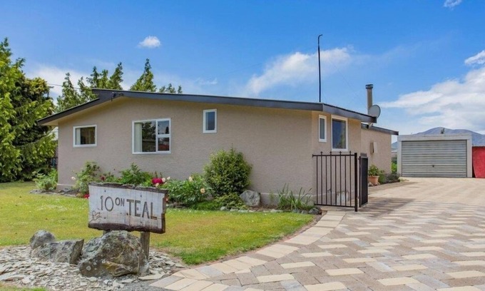 Omarama House | 10 on TEAL HOLIDAY HOME