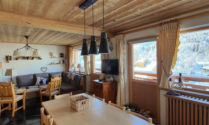 Meribel Centre Apartment | 100 m2 ski-in ski-out, close to the center and in a quiet area - Meribel label