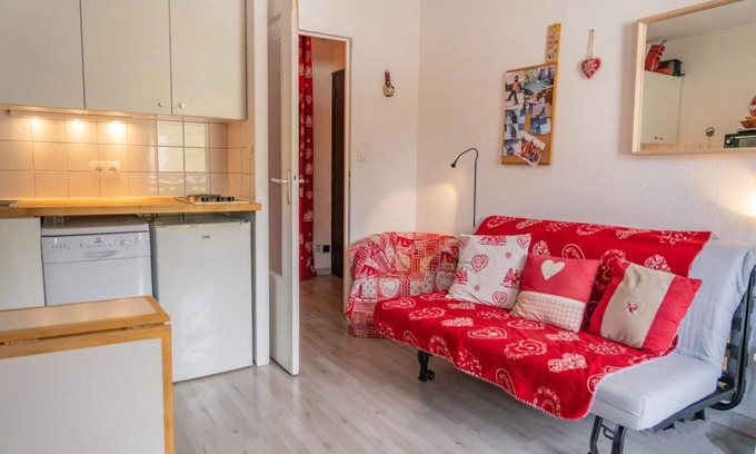 Les Orres Apartment | 100m from resort center, 5th floor, view ski slopes, balcony, tv, ski locker, 19m², Les Orres