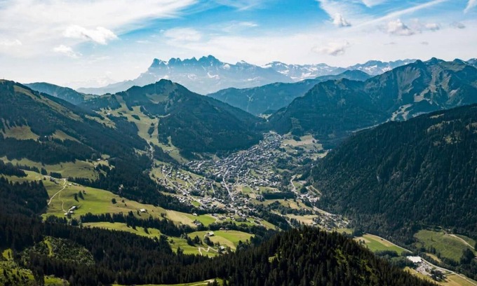 Chatel Apartment | 100m from ski lifts, 3rd floor, balcony, parking, tv, ski locker, 25m², Châtel