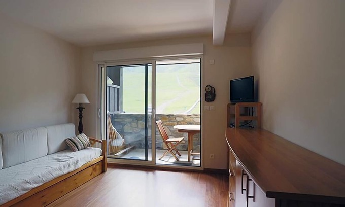 Peyragudes Apartment | 100m from ski slopes, 1st floor, parking, tv, ski locker, 49m², Peyragudes