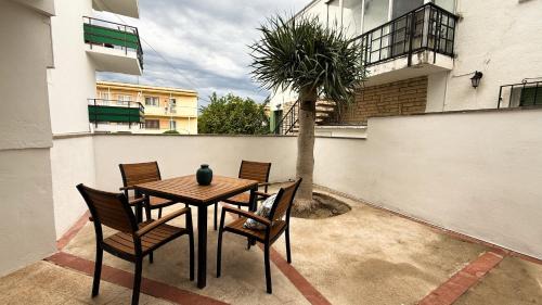 Cambrils Apartment | 103 - Beachside Renovated 1BR apt w private garden