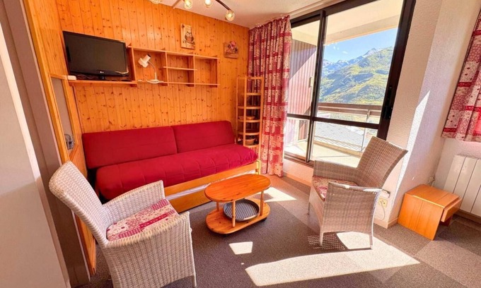 Reberty Apartment | 10m from ski slopes, 2nd floor, balcony, parking, tv, ski locker, 67m², Les Menuires