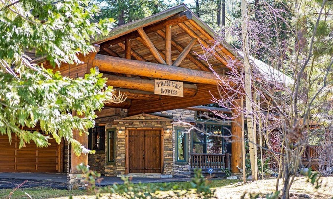 Incline Village House | 1138 Lakeshore - One-of-a-kind Lakeshore Boulevard log cabin