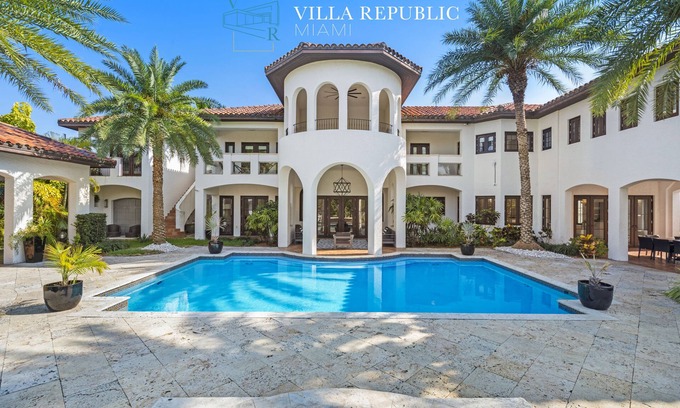 Northeast Miami House | 11br Villa Calabassa on the Water