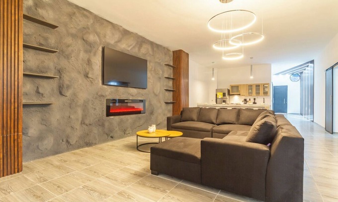 Zona Rosa Apartment | 12-bedroom apartment with AC in Next to Park LLeras! Two Jacuzzis on per level!