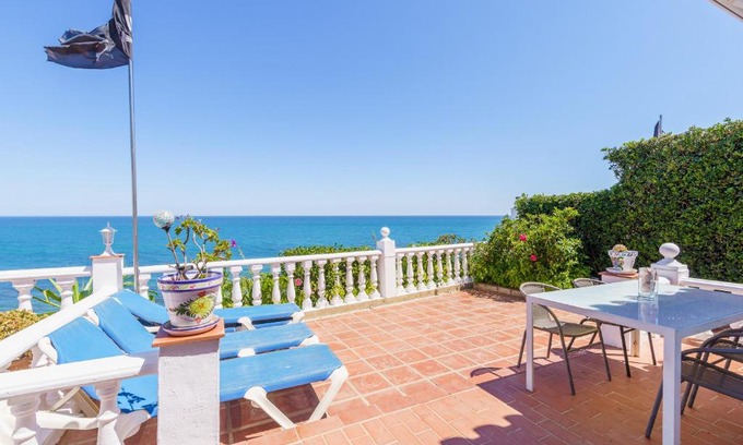 El Faro Villa | 12 House in front of the sea