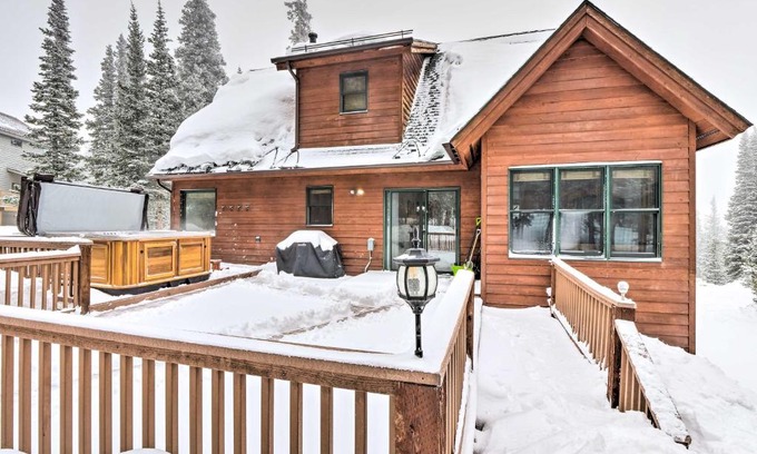 Quandary Village House | 12 Mi to Breckenridge Ski Resort Cabin with Hot Tub