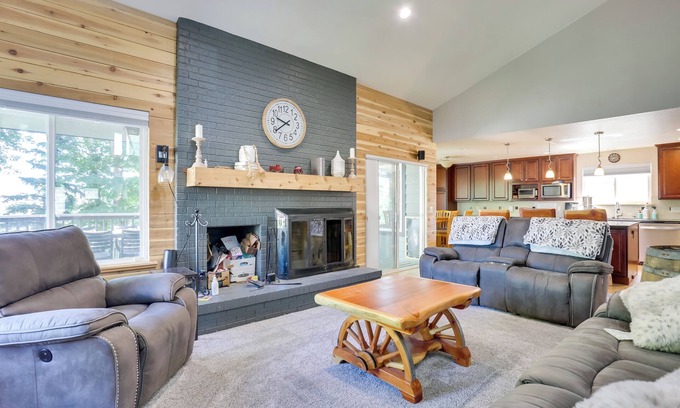 Columbine House | 12 Mi to Dtwn Denver: Littleton Family Home!