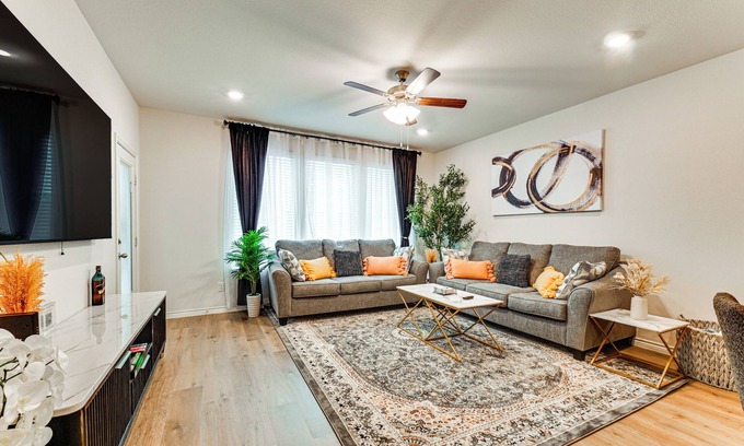 Weston House | 12 Mi to Dtwn McKinney: Modern Gem w/Patio & Yard