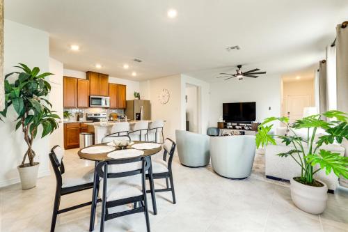 Elmendorf House | 12 Mi to San Antonio River Walk Home with Yard!