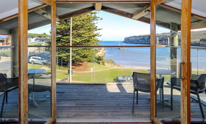 Port Campbell Apartment | 12 Rocks Beach View Loft Central Port Campbell