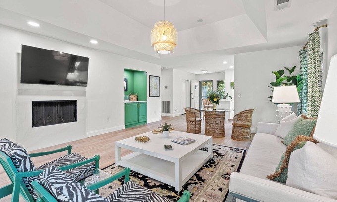 West Beach House | 1209 Greenslake: Community Pool, Golf & Lagoon Views, Beach Gear/Bike Credit