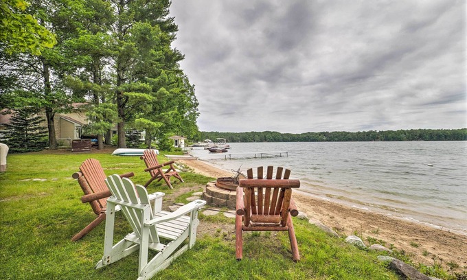 Mayfield Cabin | 13 Mi to Dtwn: Lakefront Cottage w/Dock