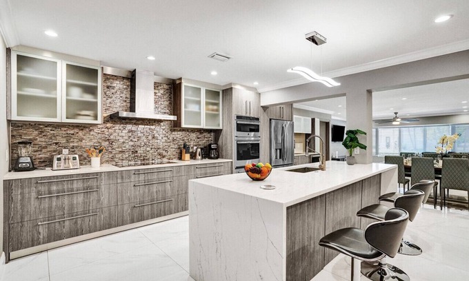 South Lake Villa | 1301 Rodman St Hollywood FL