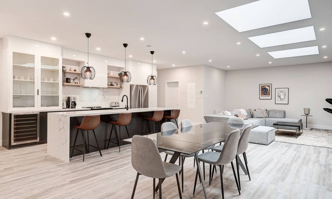 La Petite-Patrie Apartment | 1387 SQFT APT with rooftop terrace-Plaza St-Hubert