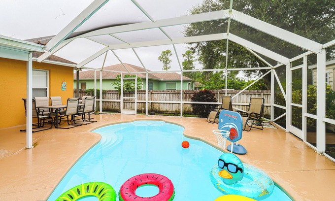 Port Malabar House | 15 Mi to Melbourne: Palm Bay Home w/Pool & Lanai