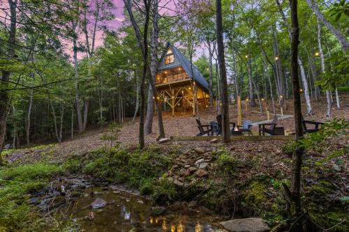 Morganton House | 15 min to Town Creekside Hot Tub Fire Pit