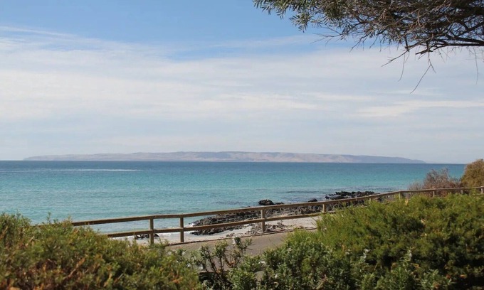 Penneshaw House | 15% Off Weekly | Ocean-View | Dolphin Bay Cottage