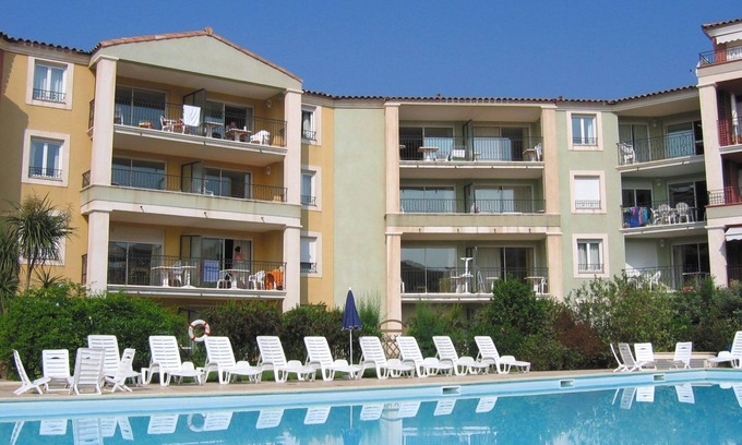 Sainte-Maxime City Centre Condo | 150 m de la plage | 6 personnes Cuisinette balcon