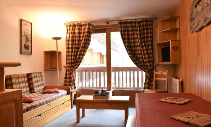 Meribel Centre Apartment | 150m from ski slopes, 2nd floor, 37m², Méribel