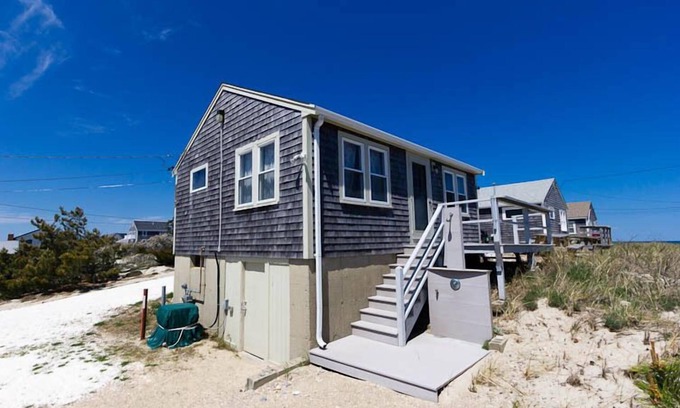 East Sandwich Cottage | 173C N. Shore Blvd - Cozy cottage, A/C, ocean views, private path to beach