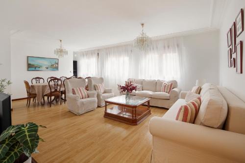Gijon Apartment | 174A Amplio apartamento playa San Lorenzo