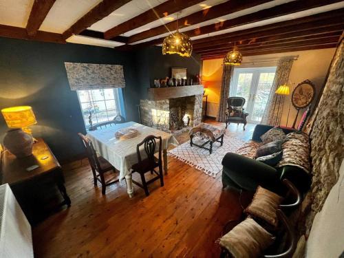 Cowbridge House | 17th century cottage on farm in Vale of Glamorgan